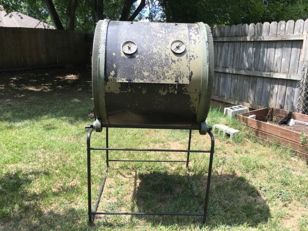 Fancy composters like this tumbler are great but often impractical for most home gardeners. Need proof? just look on craigslist or garage sales. Photo credit: Random Craigslist Ad