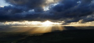 Crepuscular_ray_sunset_from_telstra_tower02