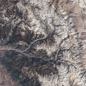 Kings Canyon CA snowpack in 2002.  Source: NASA/Commons Wikimedia