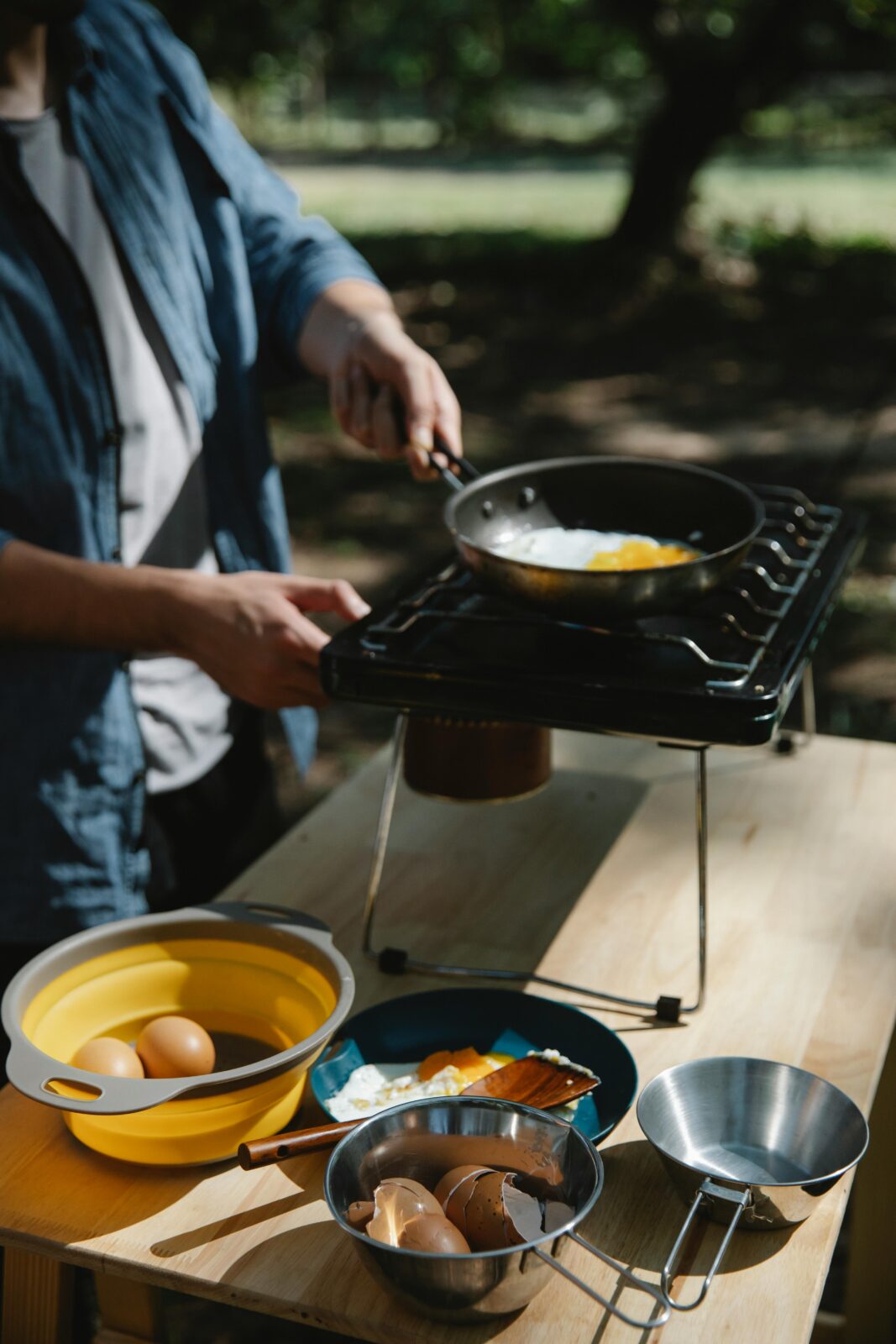 Mantener alimentos libres de microorganismos al acampar