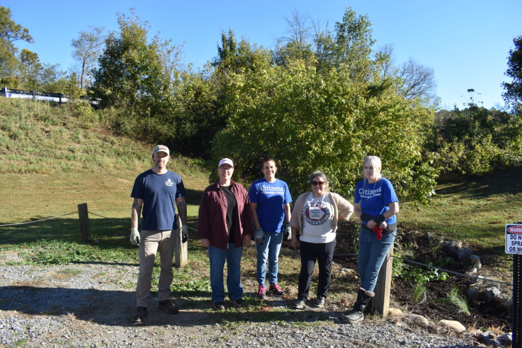 Citizens of Georgia Power group photo of volunteers at Neels Landing garden