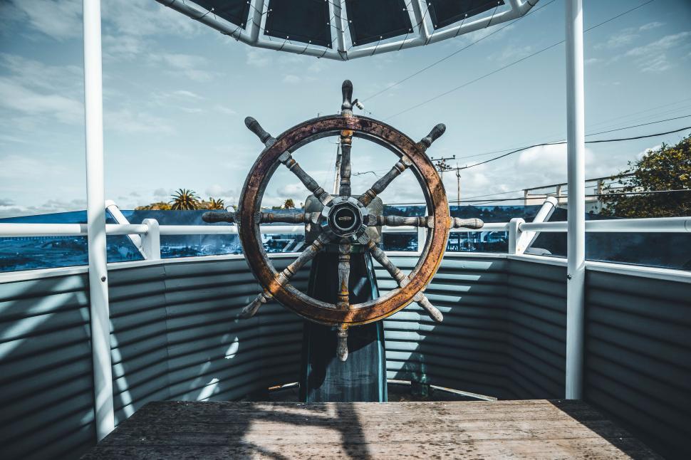 Ship's steering wheel facing the ocean